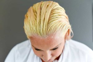 Guide to Safely Bleach Your Hair At Home