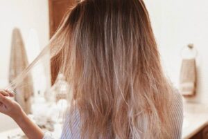 What-Causes-Frizzy-Hair-How-To-Prevent-Frizzy-Hair