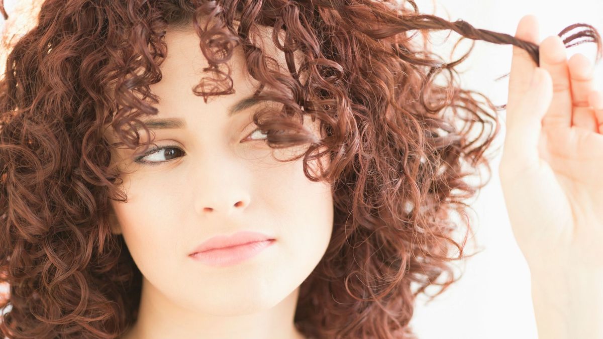 Expert's-Advice-For-Curly-Girl-What-You-Should-and-Shouldn't-Do