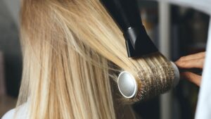 Straighten-Your-Hair-Without-Heat-To-Achieve-An-Elegance-Silky-Straight-Hair