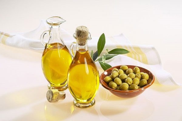 How-To-Use-Olive-Oil-For-Hair-Care