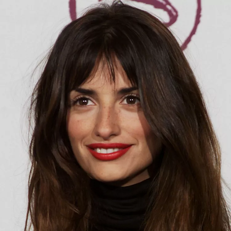 French-Bangs-The-Ultimate-Guide-to-Achieving-Effortless-Chic-2024